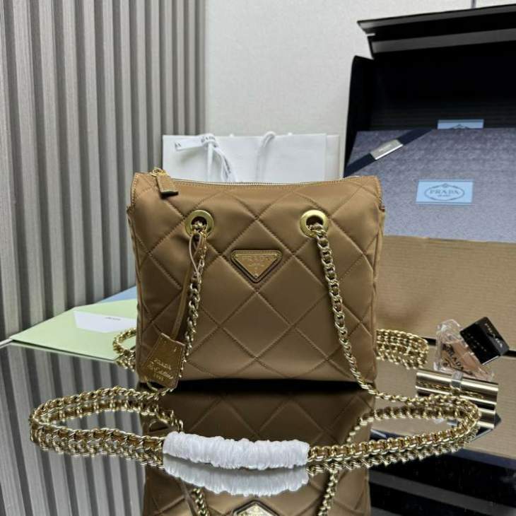 Picture of Prada Handbags _SKUfw216012913fw